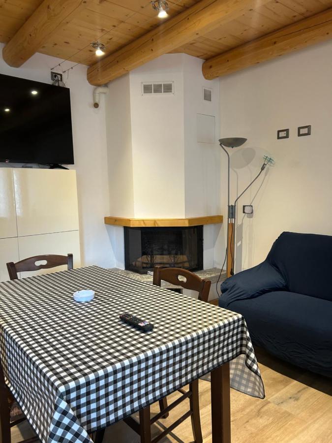 Casa Malva Appartamento Marisa Ed Appartamento Bouganville Cossogno Buitenkant foto